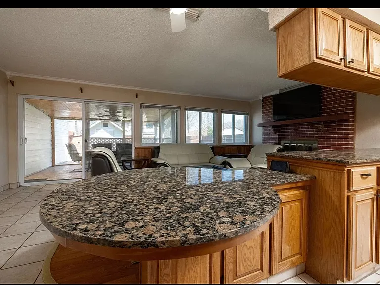 2621 Lemmontree Ln — Photo 14