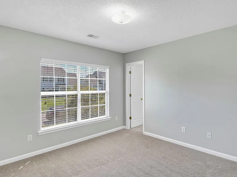141 Wigmore Ln — Photo 26