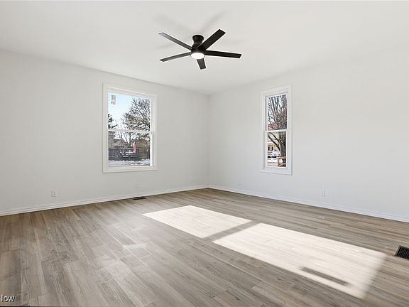 5th image of 208 Meek Ave