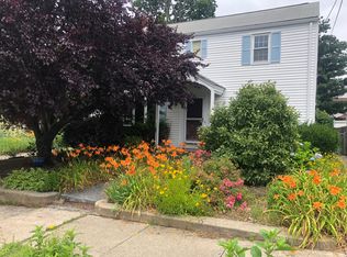 17 Nancy St, Pawtucket, RI 02860