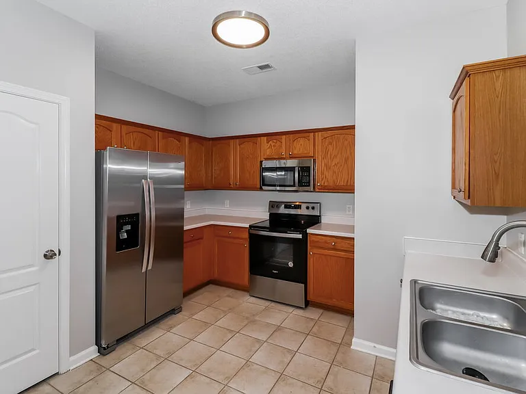 8750 Rogers Park Ave — Photo 9