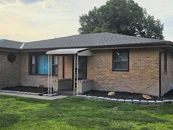 2nd image of 2921 Birchwood Rd