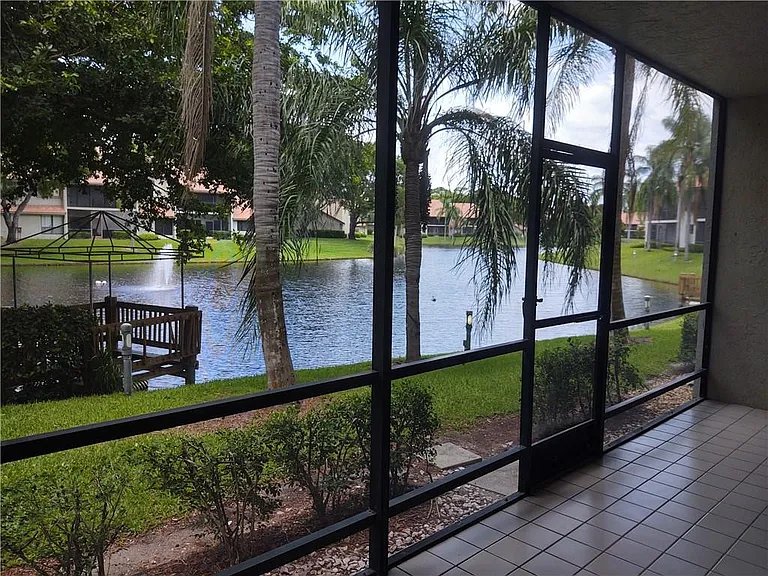 5801 Coach House Cir #B — Photo 1