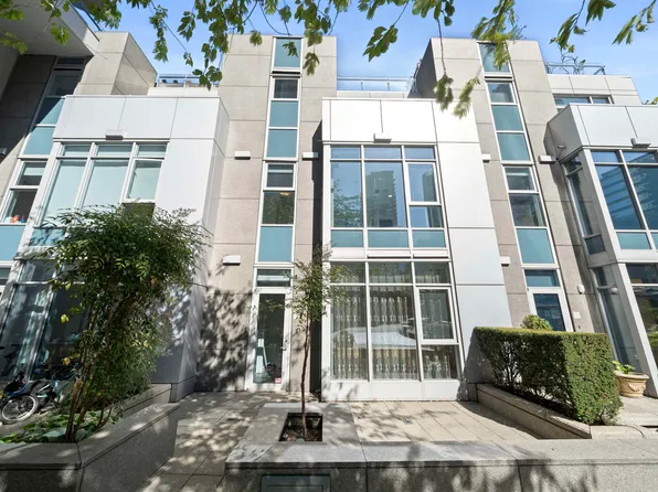 1281 W Cordova St #Townhouse 19, Vancouver, BC V6C 3P9