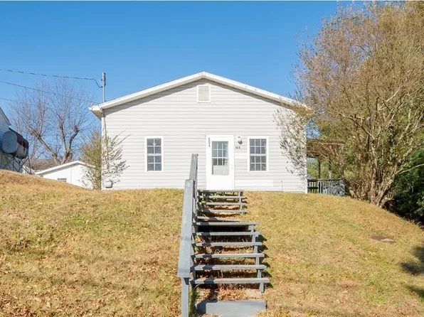 604 W Center St, Galax, VA 24333
