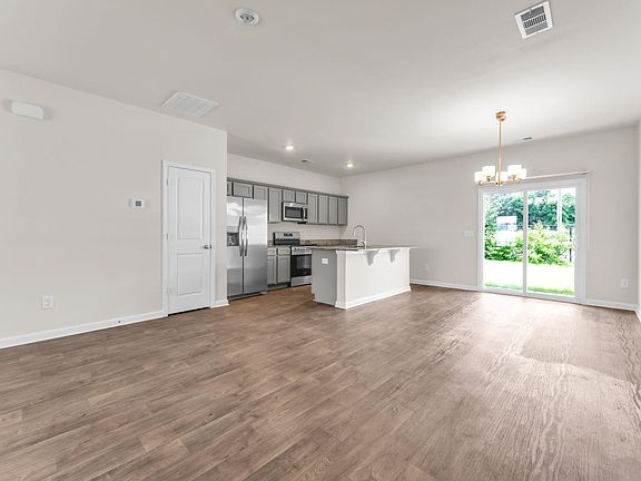 4th image of 32 English Ct