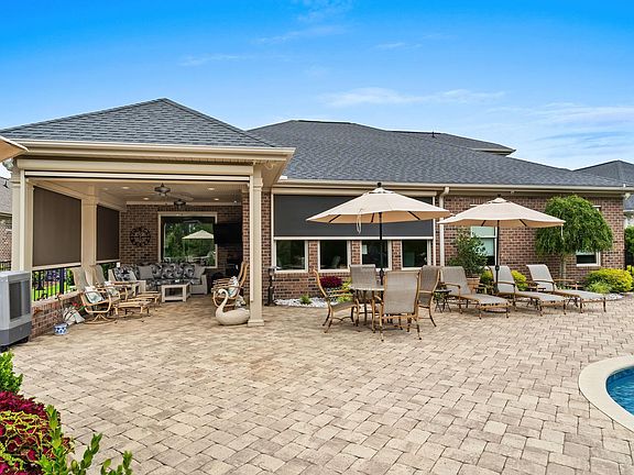 3rd image of 835 Cipriana Dr.