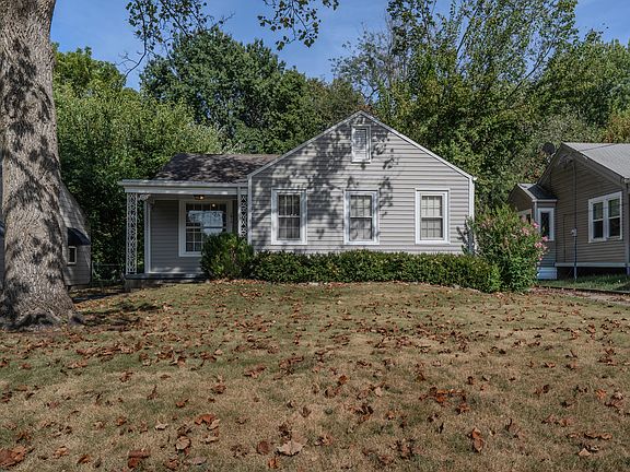 3rd image of 1514 S Kickapoo Avenue