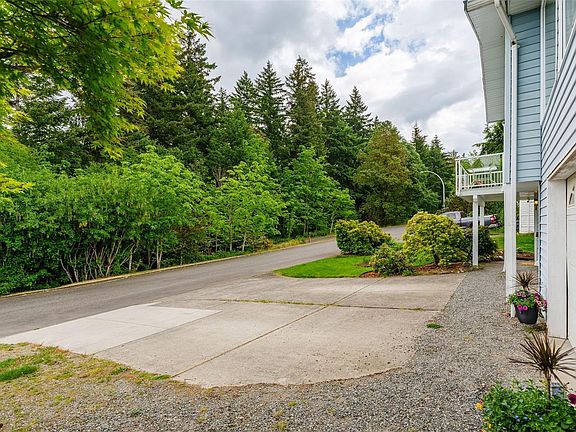 5th image of 109 Camrose Pl