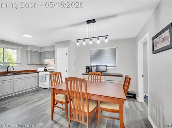 660 Akram Rd, Oxford, MI 48371