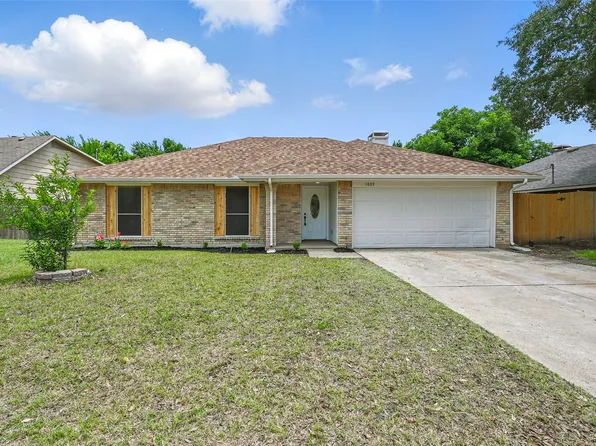 1009 Meadow Creek Dr, Lancaster, TX 75146