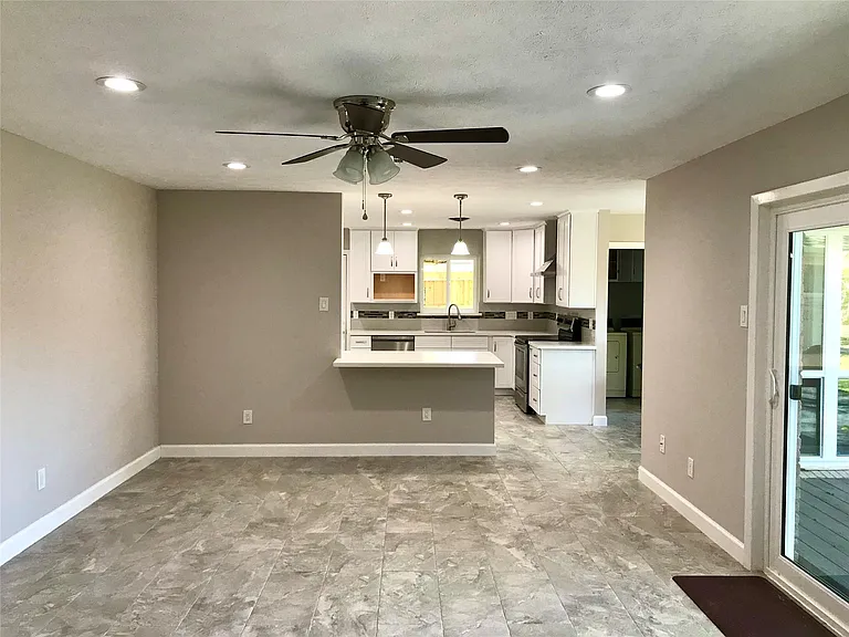 5470 Carew St — Photo 11