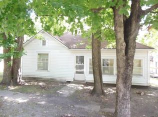 306 S 6th St, Deepwater, MO 64740