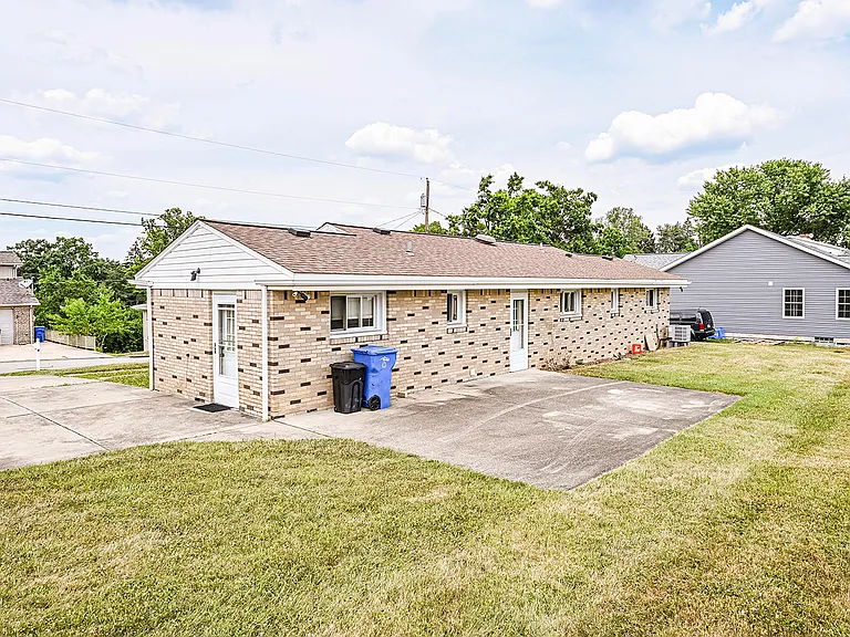 151 Edwin Dr — Photo 3