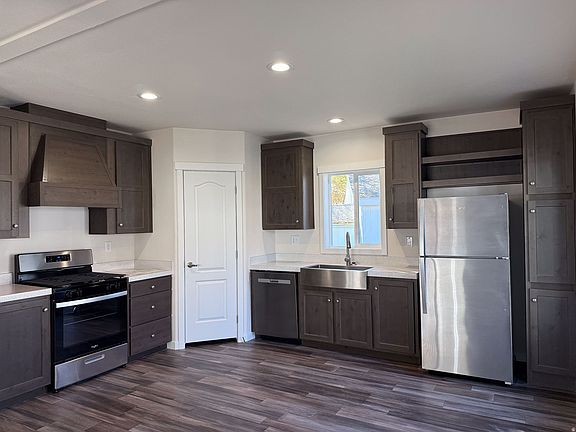 3rd image of 121 Barrington Way