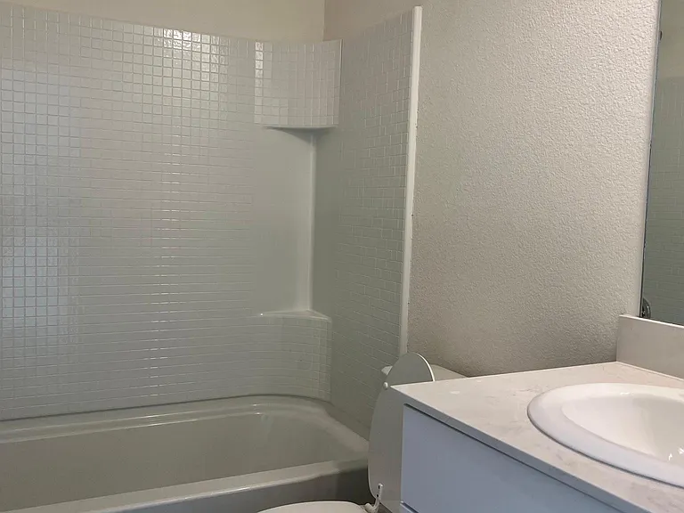 702 Camden Dr — Photo 26