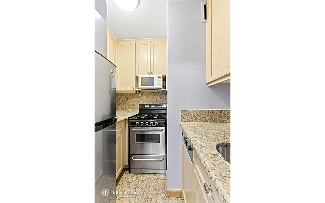 Sold by Douglas Elliman | media 8
