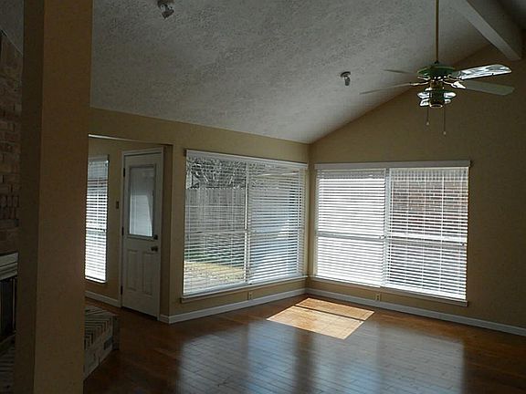 4th image of 11426 Devencrest Dr
