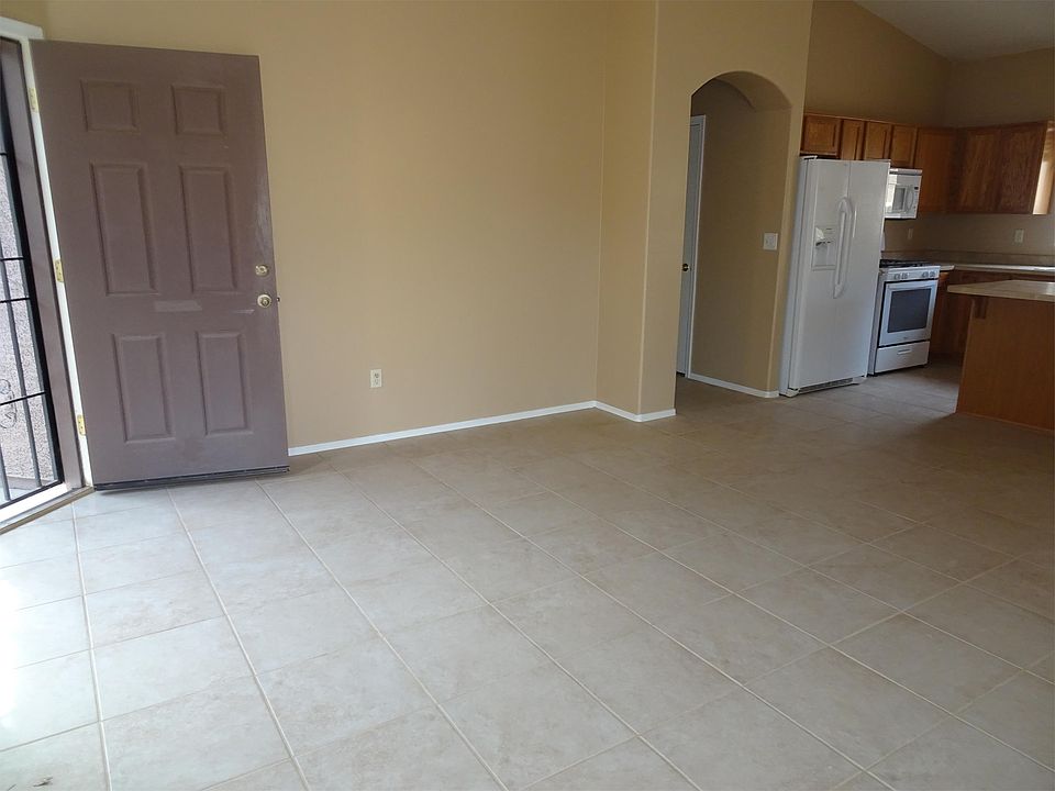 2nd image of 427 E Camino Limon Verde