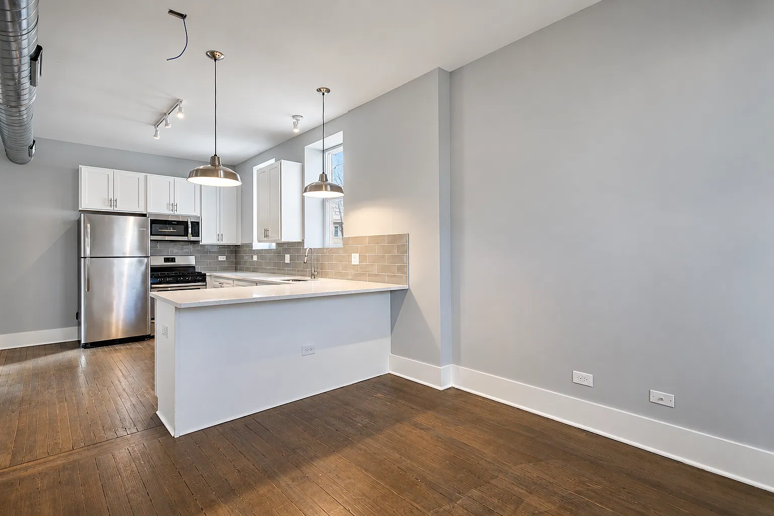 1 bed, 1.0 bath, 568 sqft, $1,600 — Photo 2