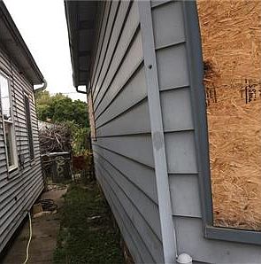 3rd image of 260 E Caven St