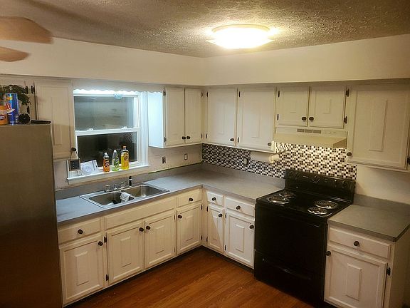 2nd image of 74 Knoll Woods Dr