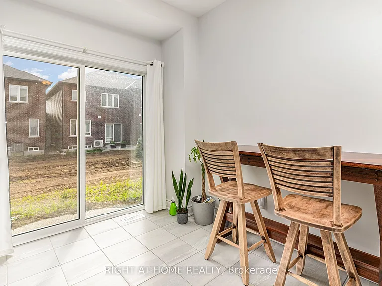 27 Lisa St — Photo 10