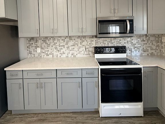 2nd image of 936 Providence Rd #1