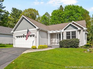 3760 N Lakeshore Dr, Holland, MI 49424