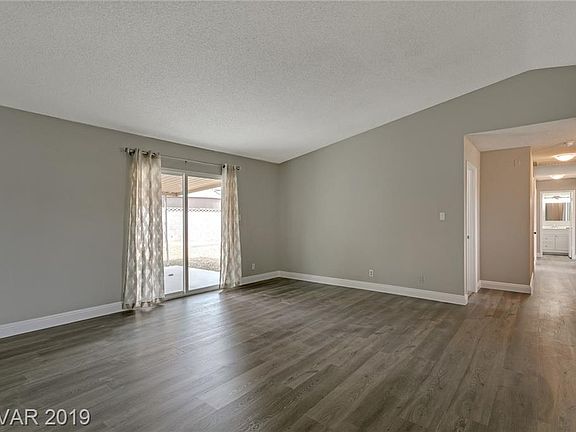 5th image of 1585 Arden St