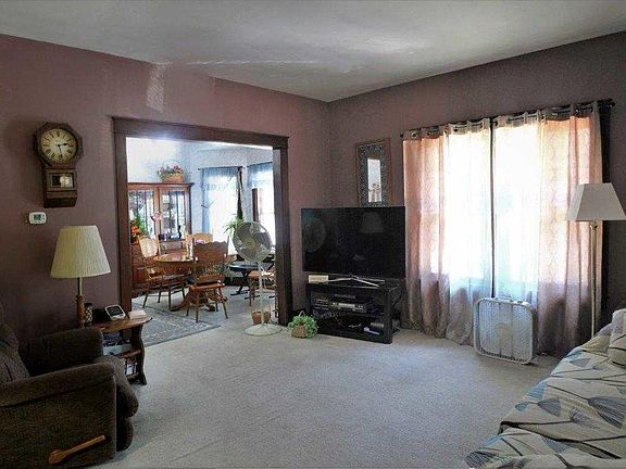 2nd image of 2220 Lincoln St