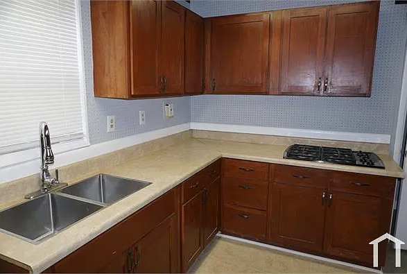 1303 Burbank Trl — Photo 43