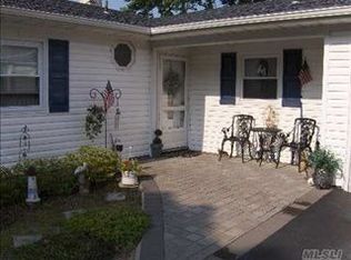 314 Greenbelt Pkwy, Holtsville, NY 11742
