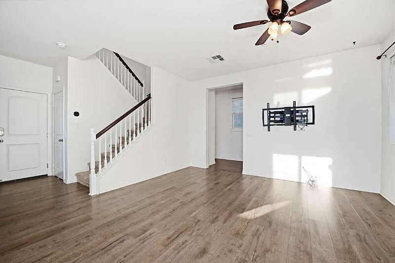 3 bed, 2.5 bath, 1610 sqft, $4,595 — Photo 4