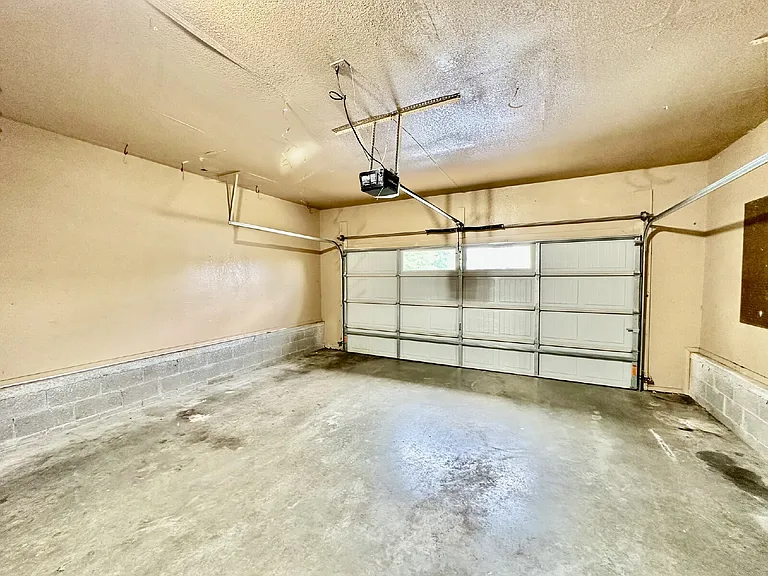 2311 W Willow St — Photo 28