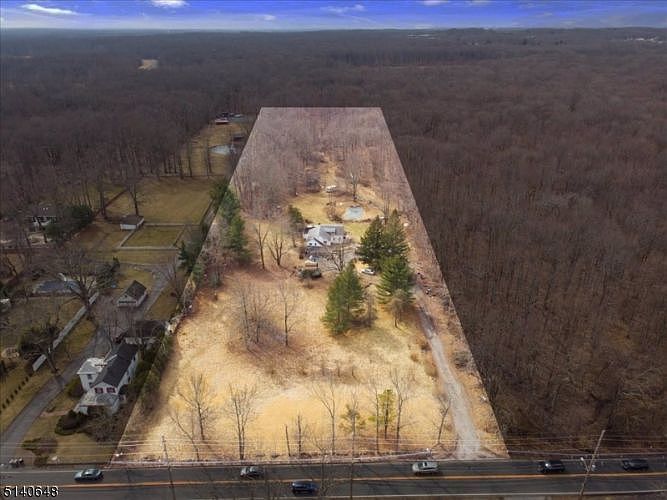 2nd image of 180 Deans Ln