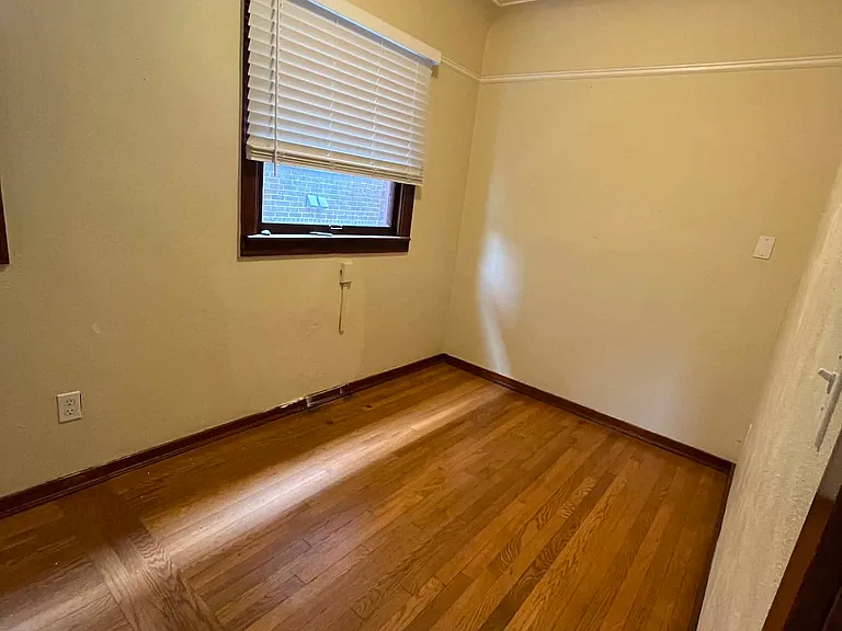 Brentwood Apartments — Photo 9