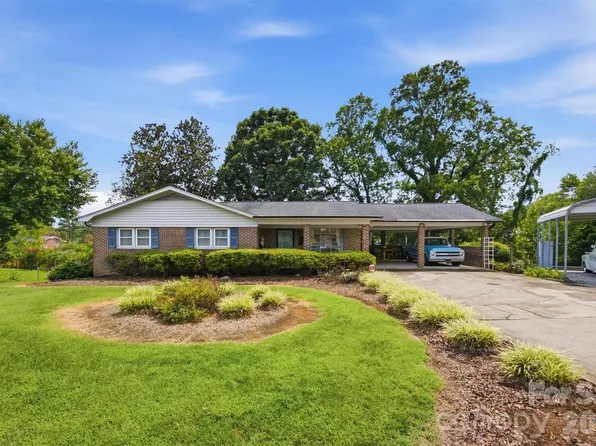 2711 Fairway Acres Cir, Lenoir, NC 28645