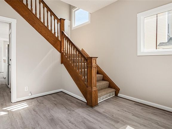 3rd image of 416 Hamline Ave
