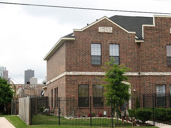 another view of the front ( you can see the side yard a little)
