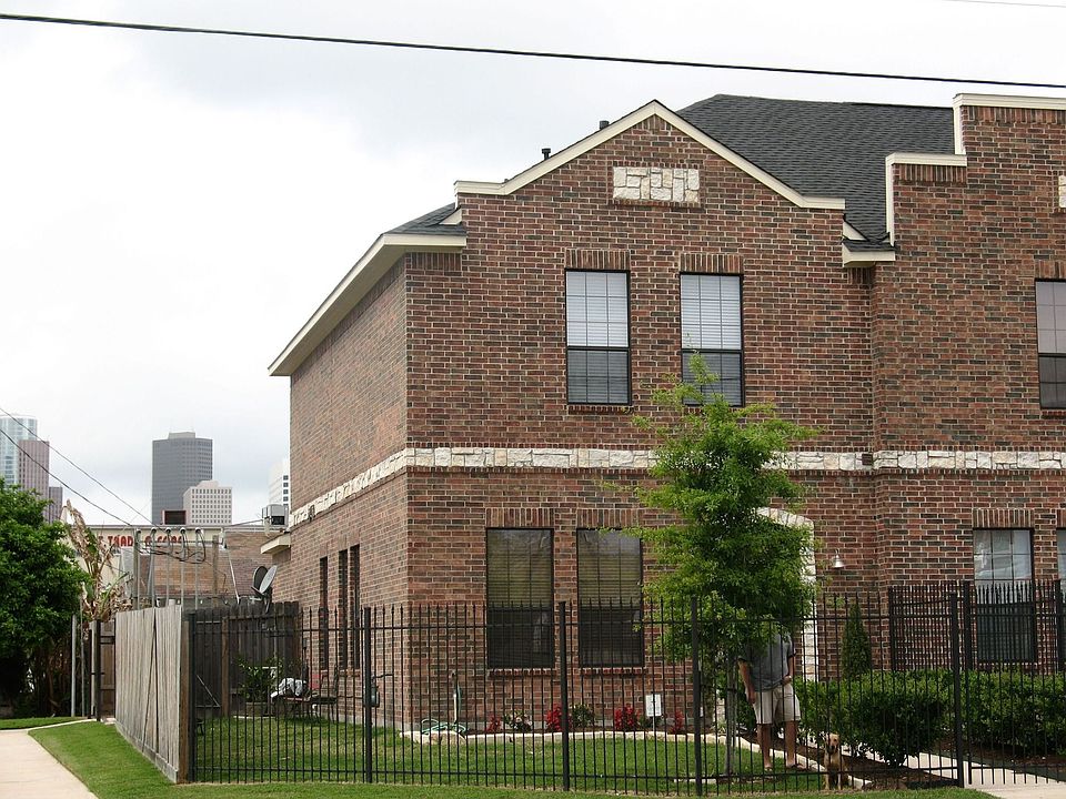 another view of the front ( you can see the side yard a little)