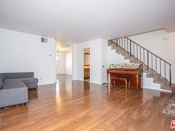 5th image of 4339 Radford Ave APT 4