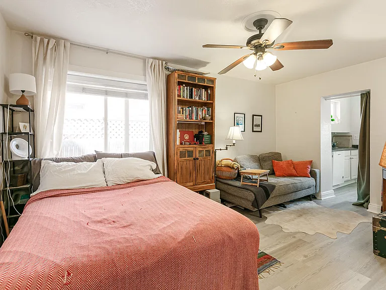 208 S Lincoln St #C — Photo 8