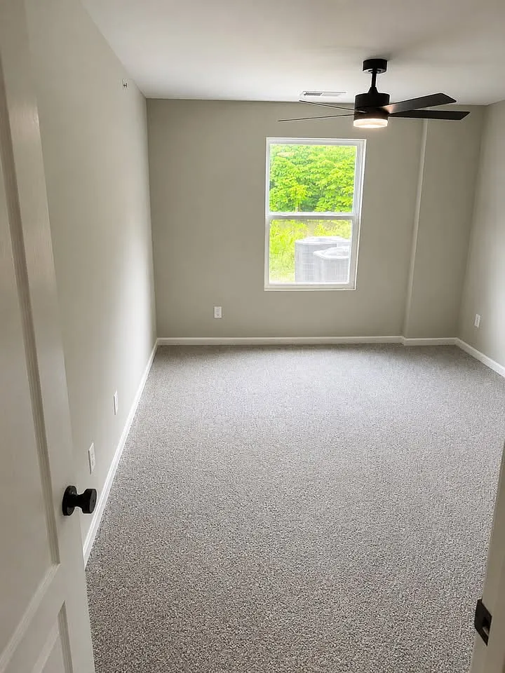 2 bed, 1800 sqft, $1,050 — Photo 2