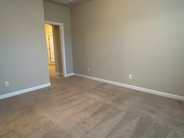 579 Crossland Dr — Photo 12