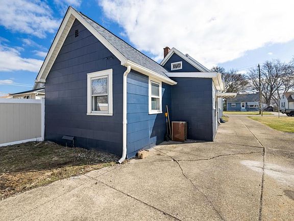 5th image of 72 Garland Ave