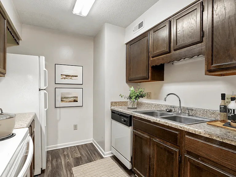 Eastchester Ridge Apartments — Photo 39