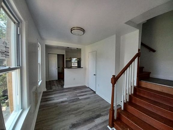 4th image of 102 Houston Ave