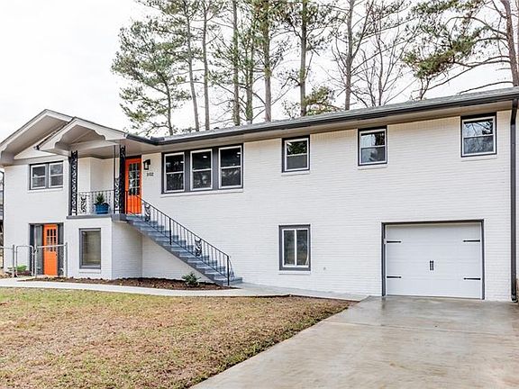 3rd image of 3802 Carole Dr