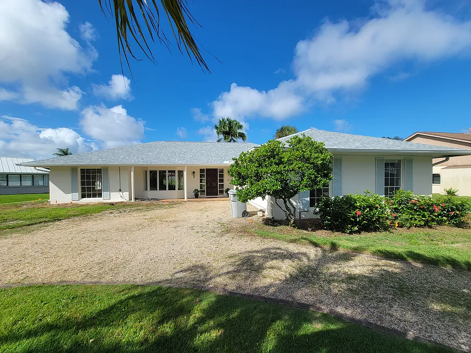 8 Forest Park Dr
